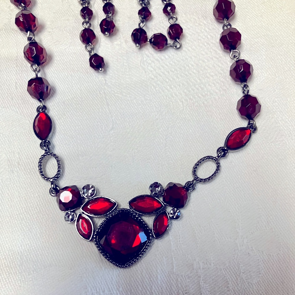 Necklace and earrings set